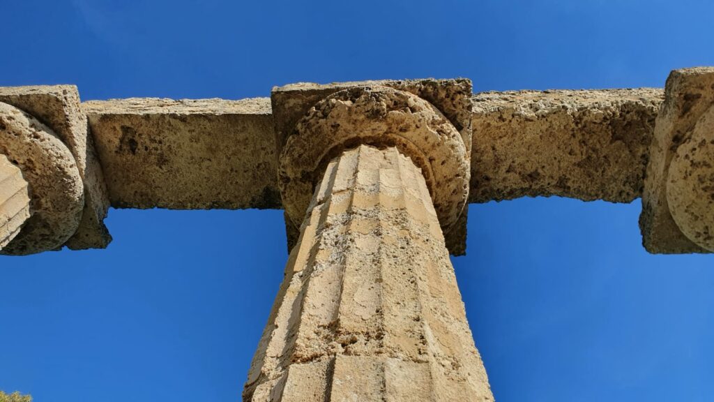 Donne Enotrie - Particolare Colonna Dorica Tempio di Hera